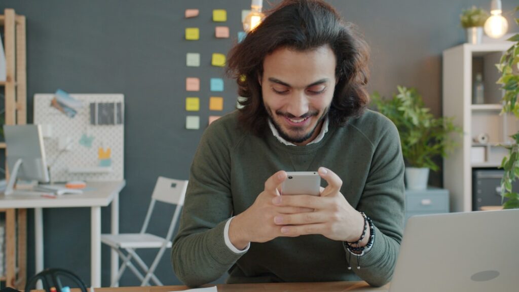 digital procurement bezeichnet den einsatz digitaler technologien, um beschaffungsprozesse zu optimieren, kosten zu senken und die effizienz in unternehmen zu steigern.