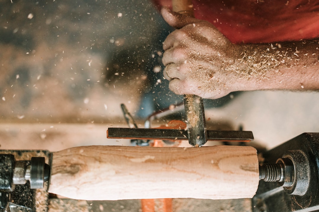 zuverlässige tischlerei in meiner nähe – fachmännische handwerkskunst und hochwertige holzbearbeitung für ihre projekte.