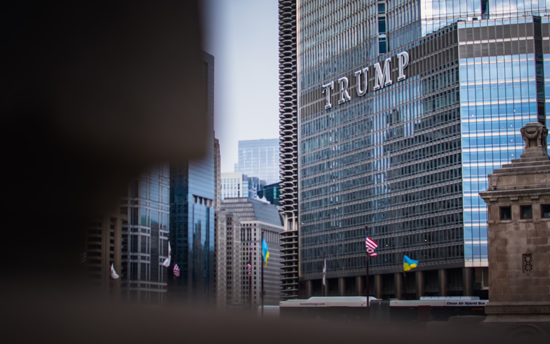 erfahren sie alles über das nettovermögen von donald trump, inklusive seiner vermögenswerte, einnahmen und finanziellen entwicklungen.